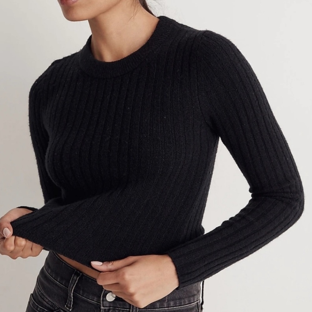 Aritzia Wool-blend Black Ribbed Crop Crew-neck Sweater